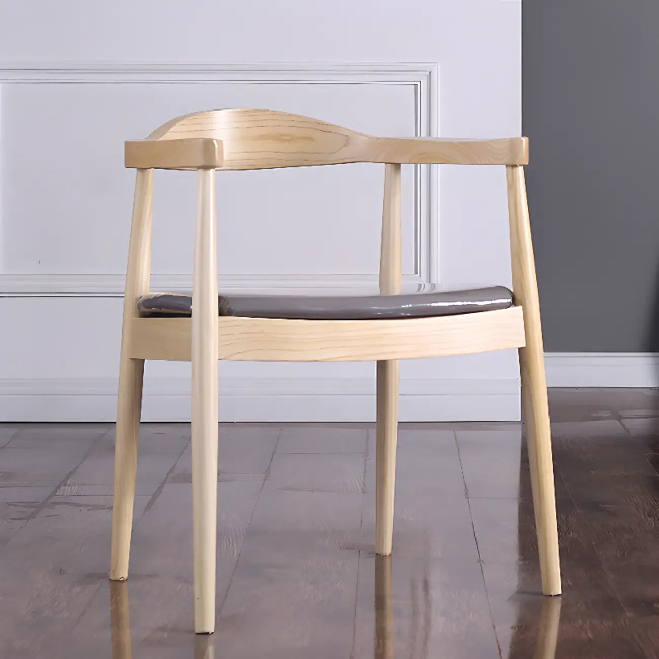 Chaise de salle à manger rembourrée marron avec accoudoirs