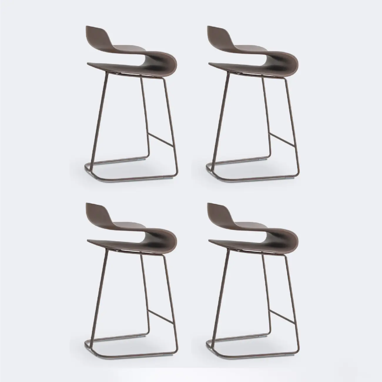 Tabouret de bar industriel en plastique et structure en acier, dossier bas et sans accoudoirs