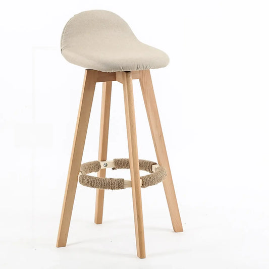 Tabouret de bar au design scandinave en bois et assise moelleuse, confortable