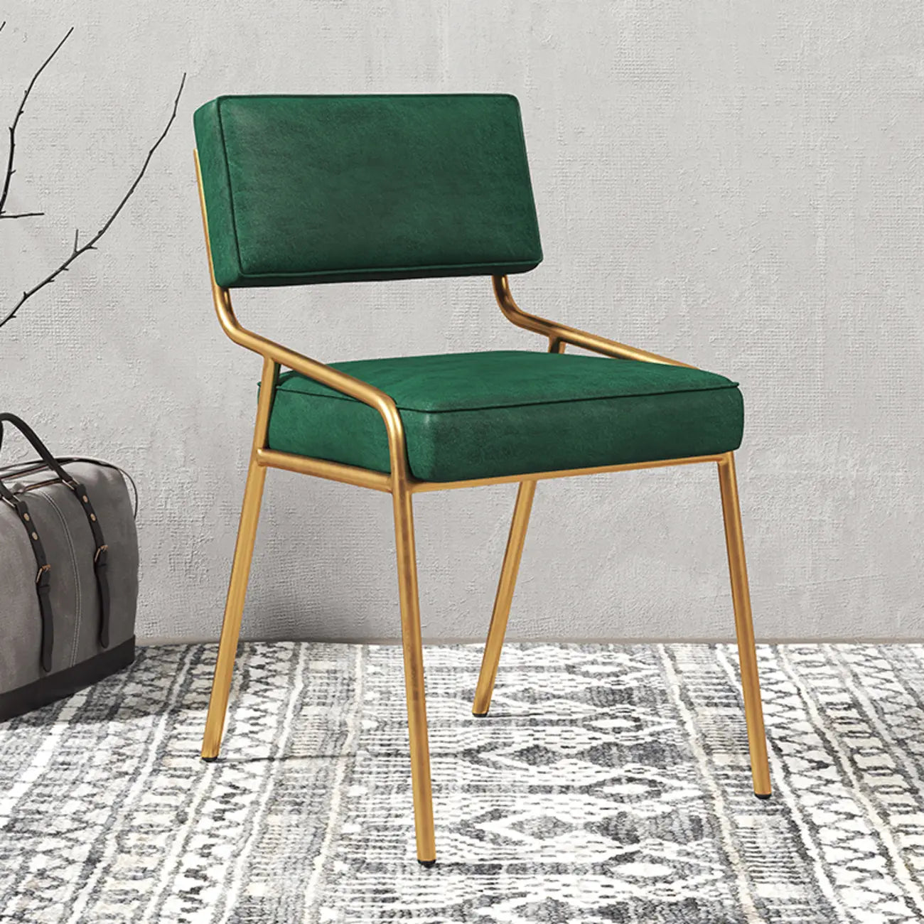 Chaise de salle à manger rectangulaire moderne à dossier ouvert en similicuir.