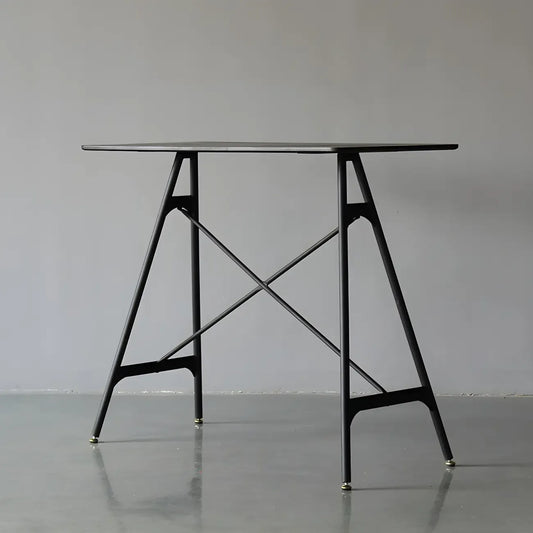 Tables de bar industrielles légères en bois noir et métal imitation bois