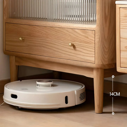 Vitrine en bois clair avec porte vitrée et rangement