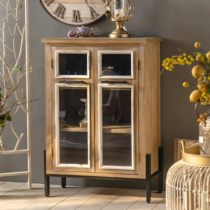 vaisselier en bois brun de style campagnard français avec porte vitrée