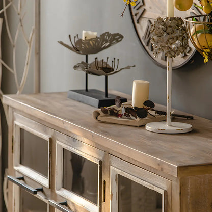 vaisselier en bois brun de style campagnard français avec porte vitrée