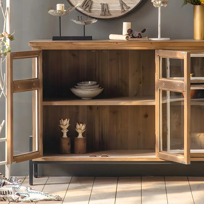 vaisselier en bois brun de style campagnard français avec porte vitrée