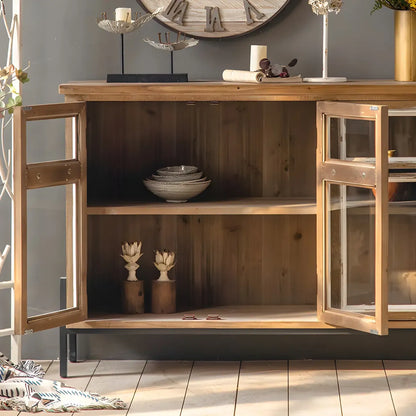 vaisselier en bois brun de style campagnard français avec porte vitrée