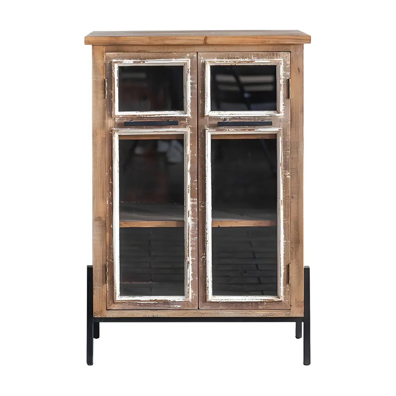 vaisselier en bois brun de style campagnard français avec porte vitrée