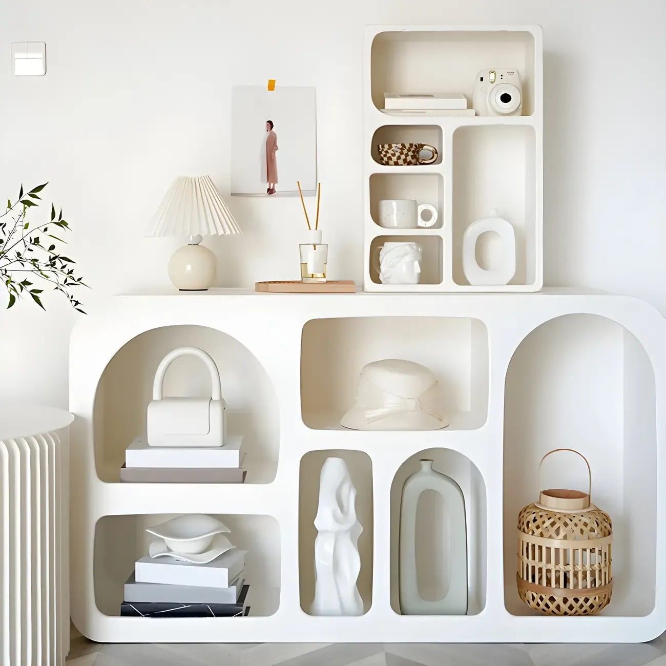 Vitrine à plusieurs étagères ouverte en bois blanc