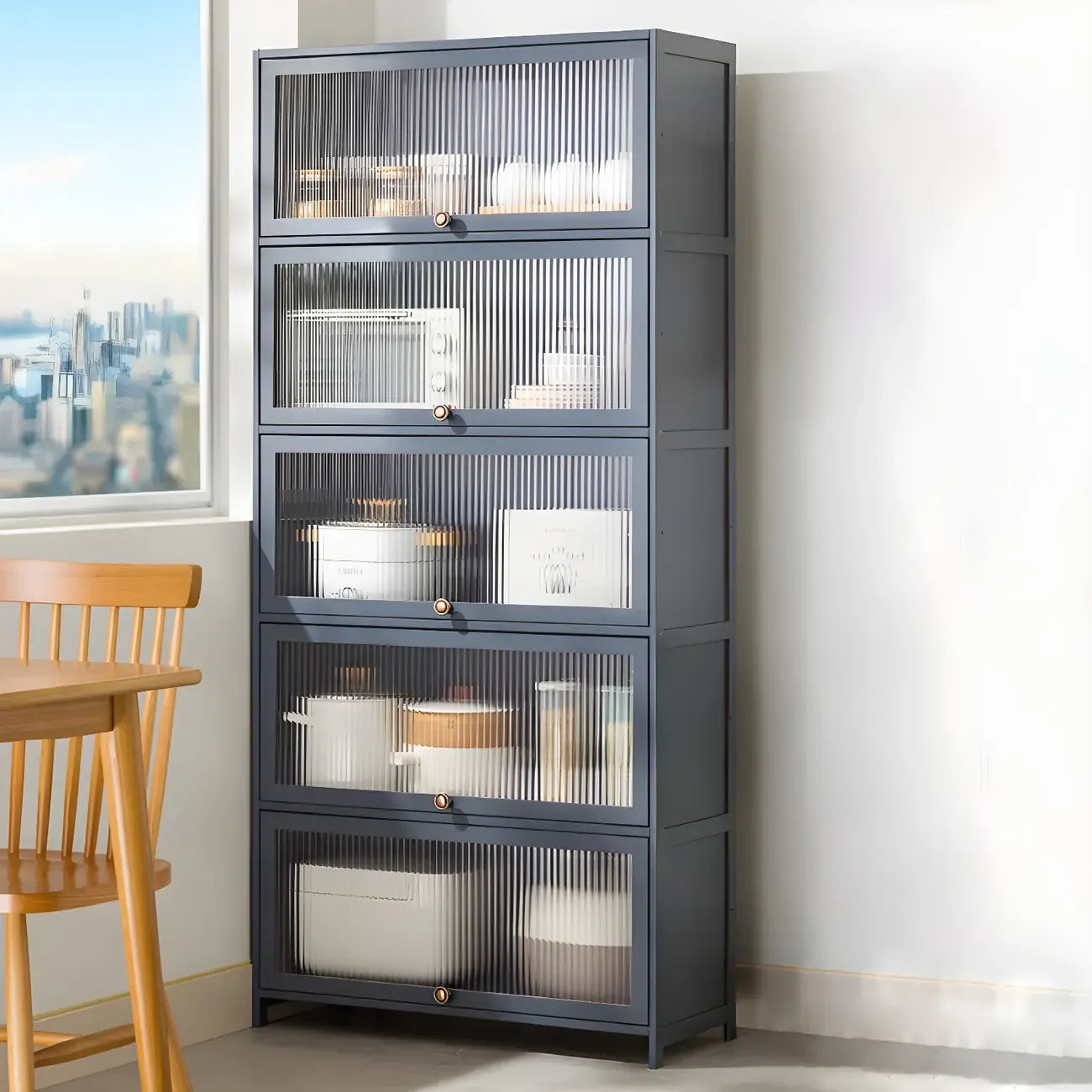 vaisselier de cuisine moderne en acier gris anthracite avec porte vitrée