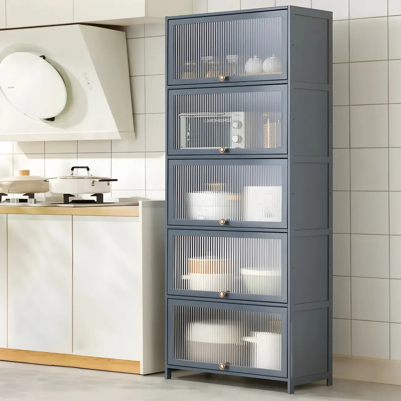 vaisselier de cuisine moderne en acier gris anthracite avec porte vitrée
