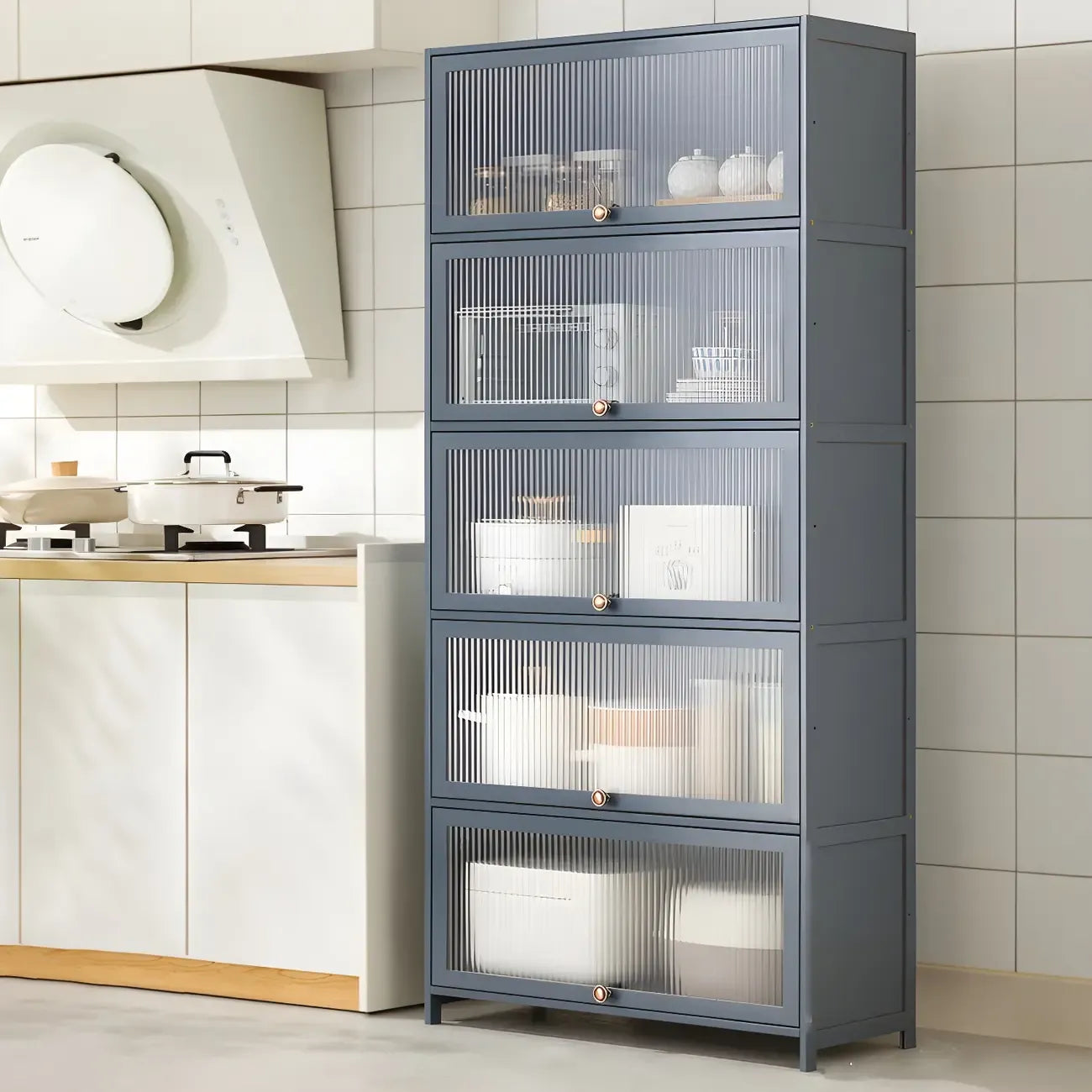vaisselier de cuisine moderne en acier gris anthracite avec porte vitrée