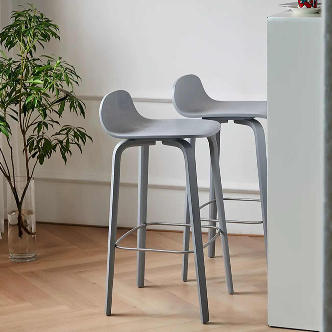 Tabourets de bar minimalistes en bois avec repose-pieds pour la cuisine