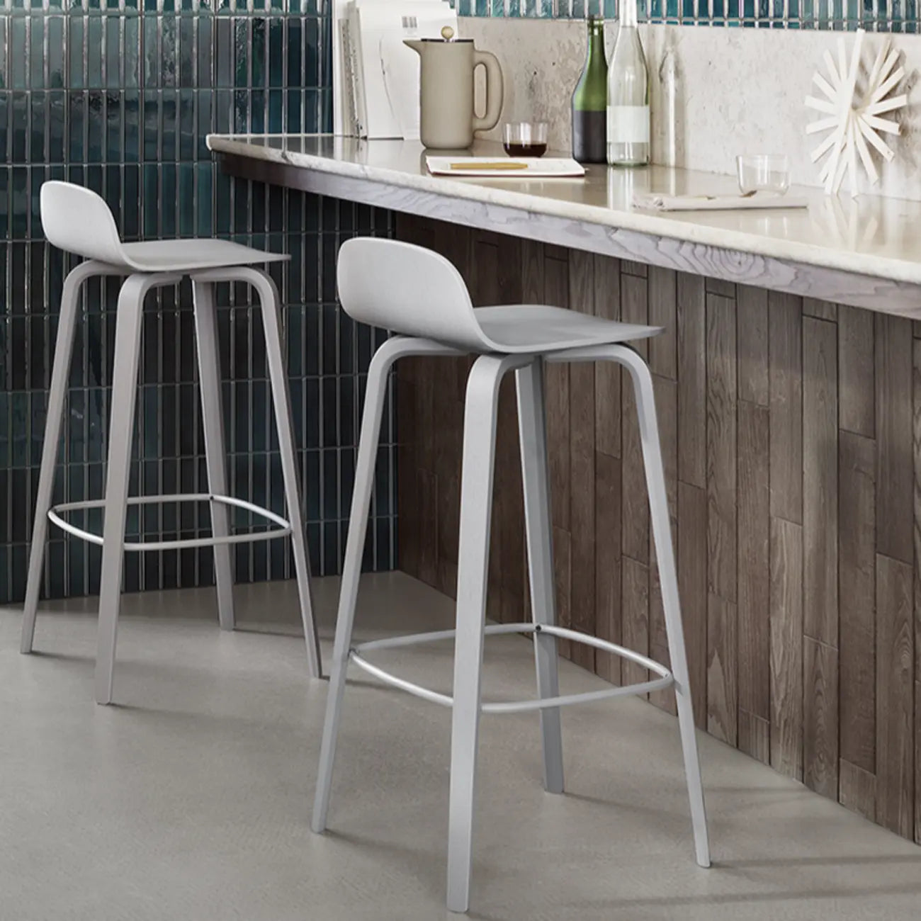 Tabourets de bar minimalistes en bois avec repose-pieds pour la cuisine