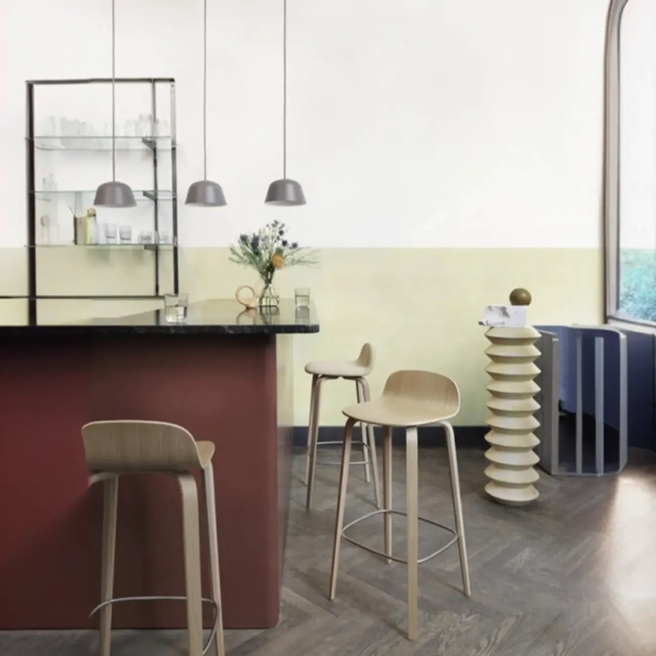 Tabourets de bar minimalistes en bois avec repose-pieds pour la cuisine