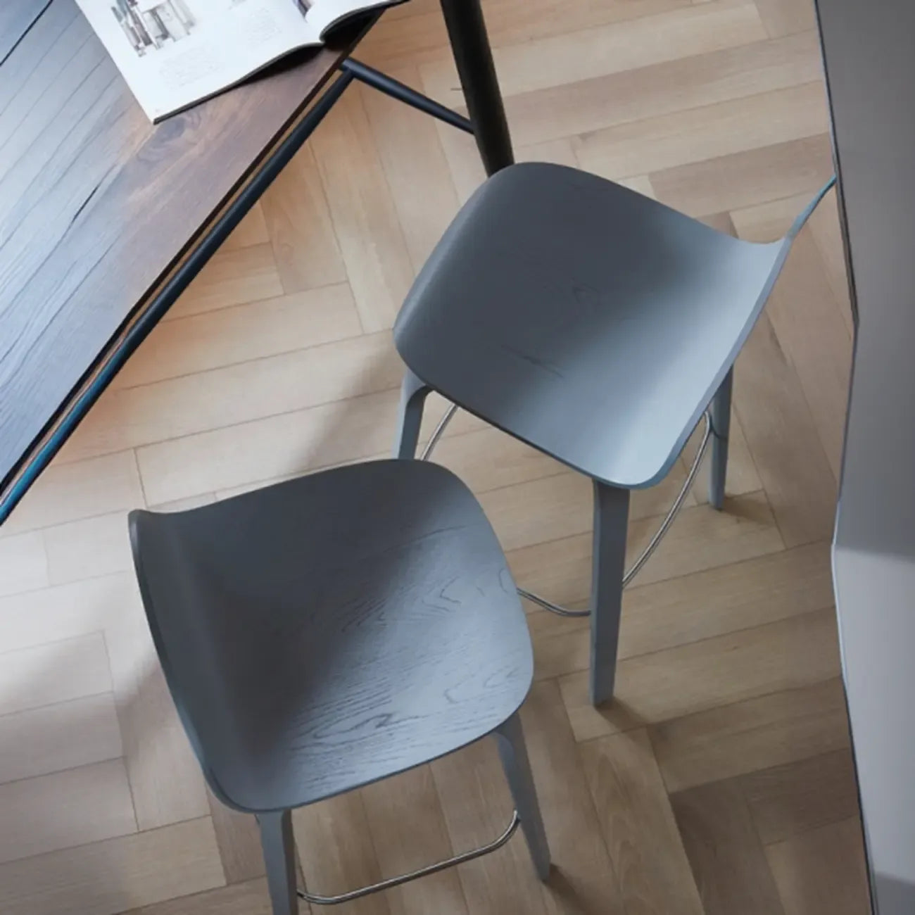 Tabourets de bar minimalistes en bois avec repose-pieds pour la cuisine