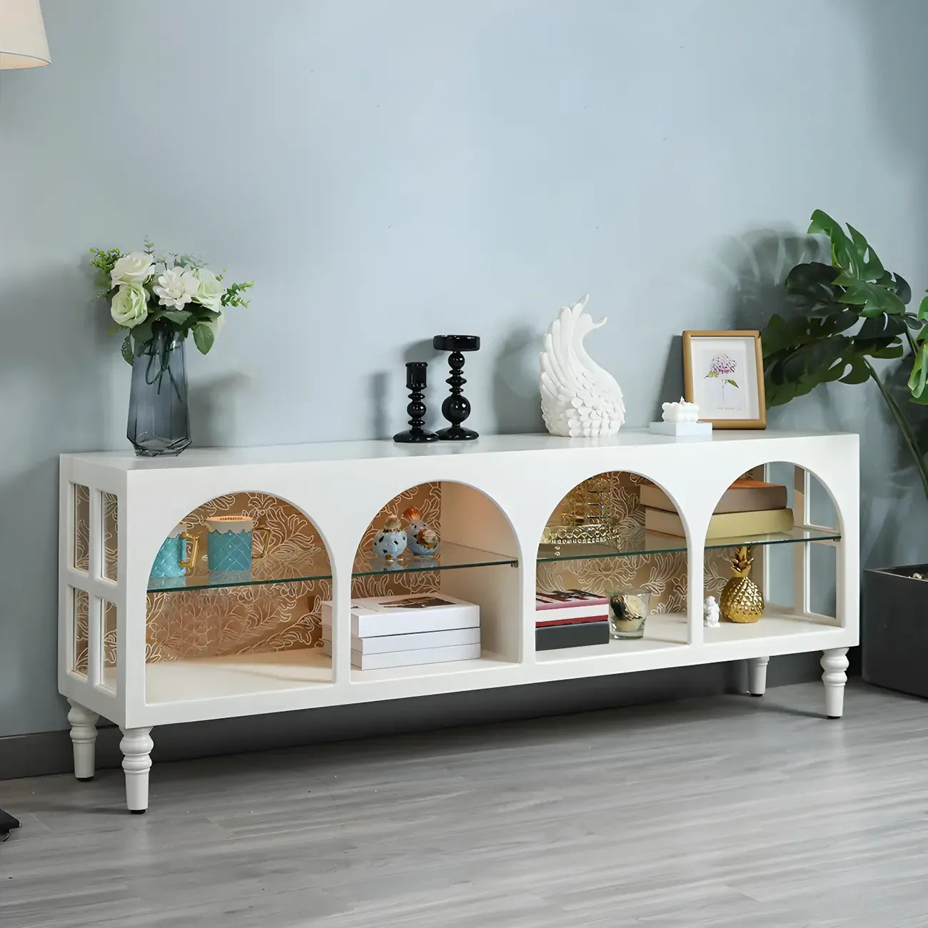 Vitrine rectangulaire en bois blanc avec étagère en verre