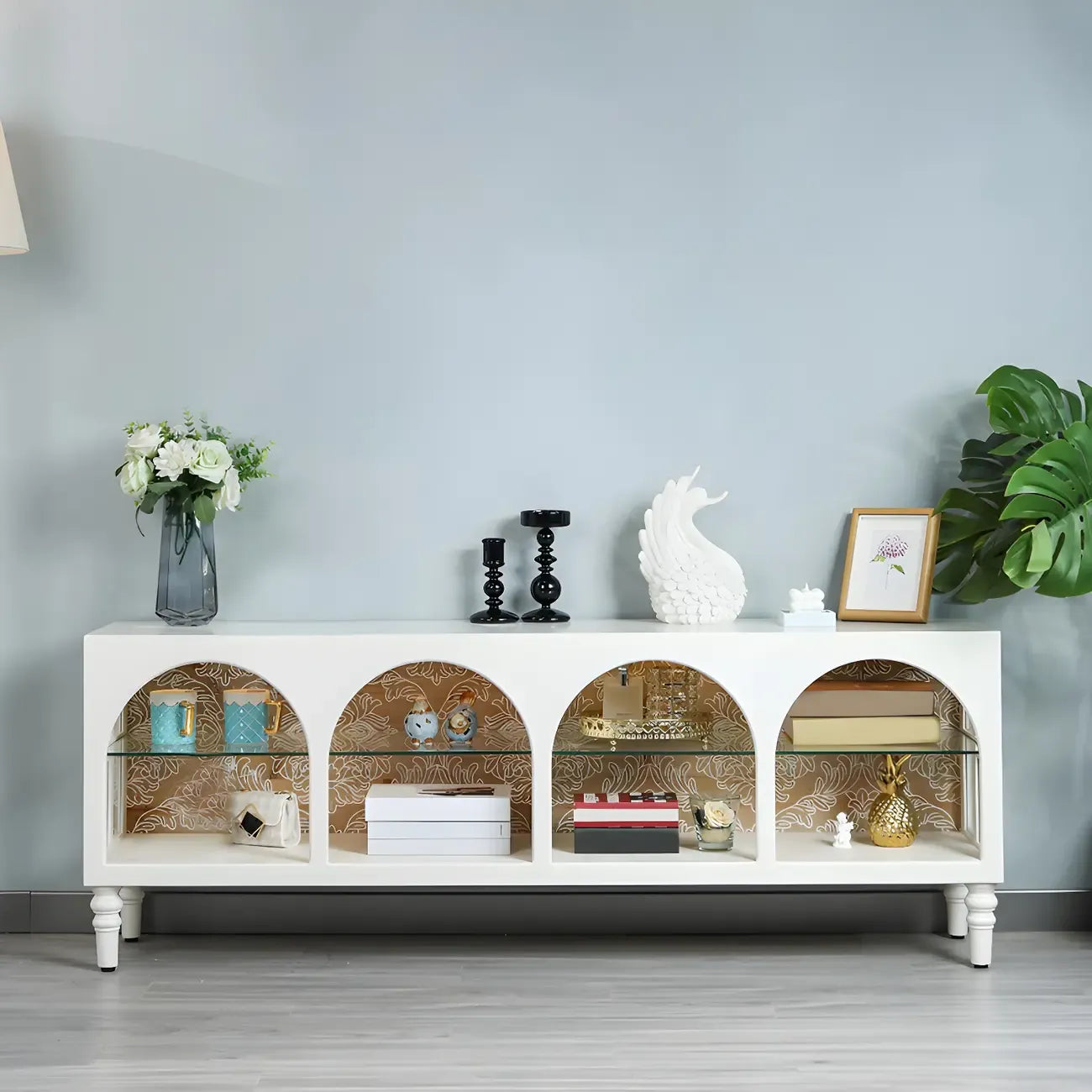 Vitrine rectangulaire en bois blanc avec étagère en verre