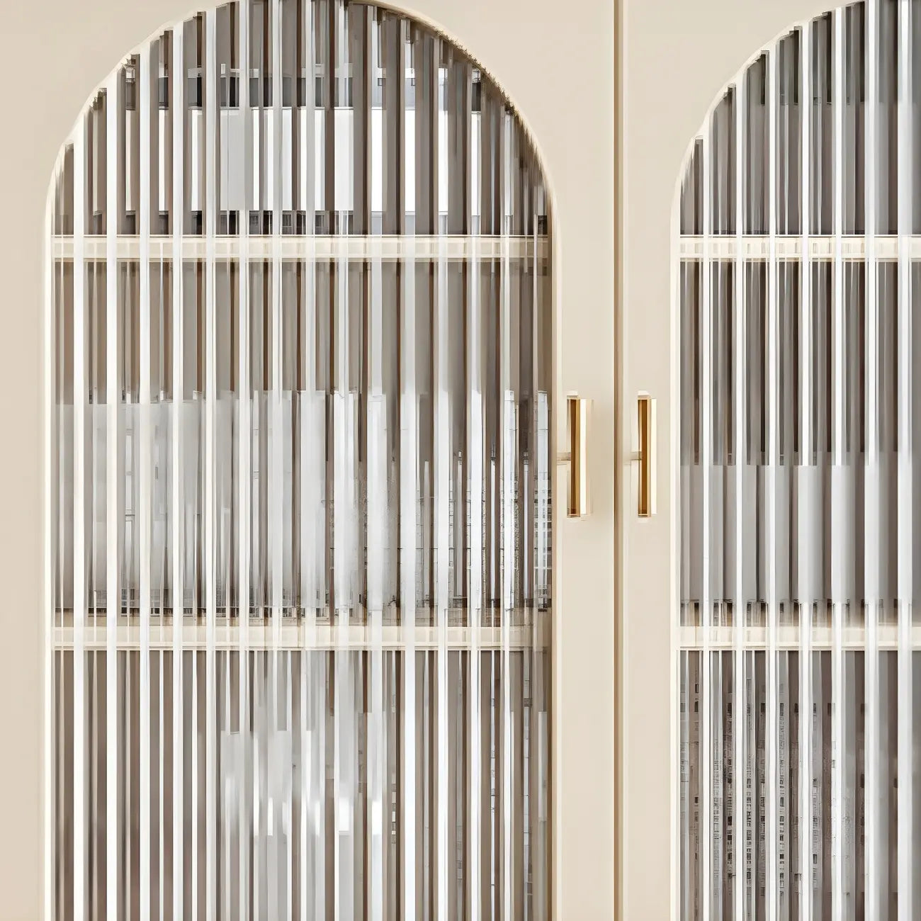 Vitrine à tiroirs multiples en bois blanc avec portes vitrées