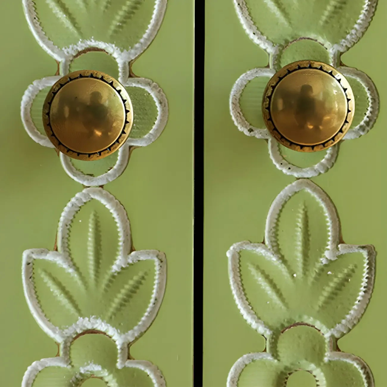 vaisselier en bois vert style campagne française avec rangement