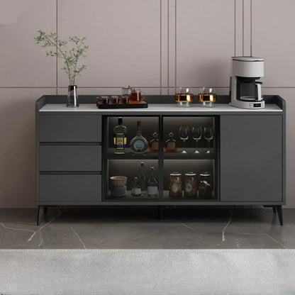 Cave à vin moderne avec porte vitrée et plancher en bois, grande capacité