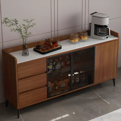 Cave à vin moderne avec porte vitrée et plancher en bois, grande capacité