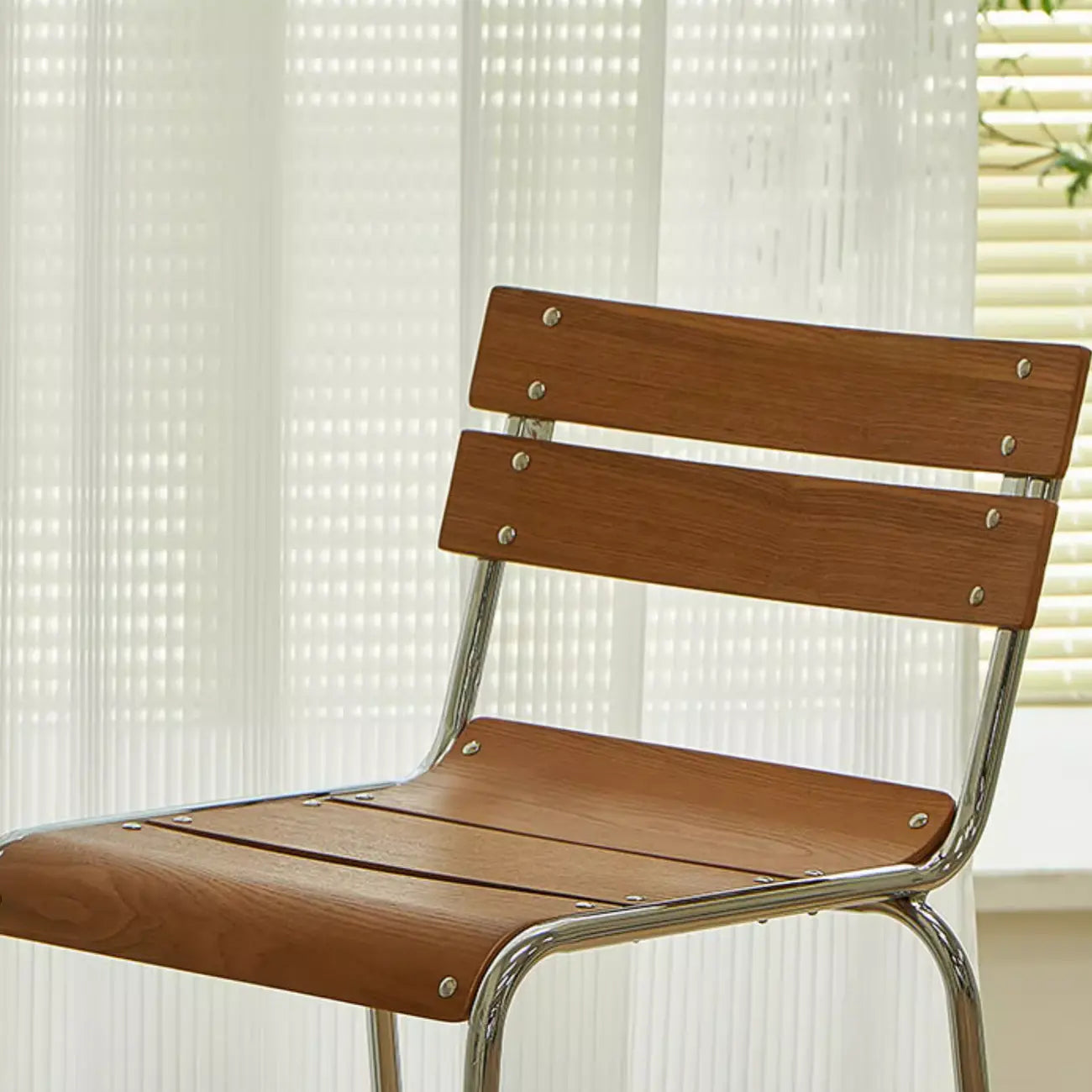 Tabourets de bar industriels en bois avec structure métallique et dossier