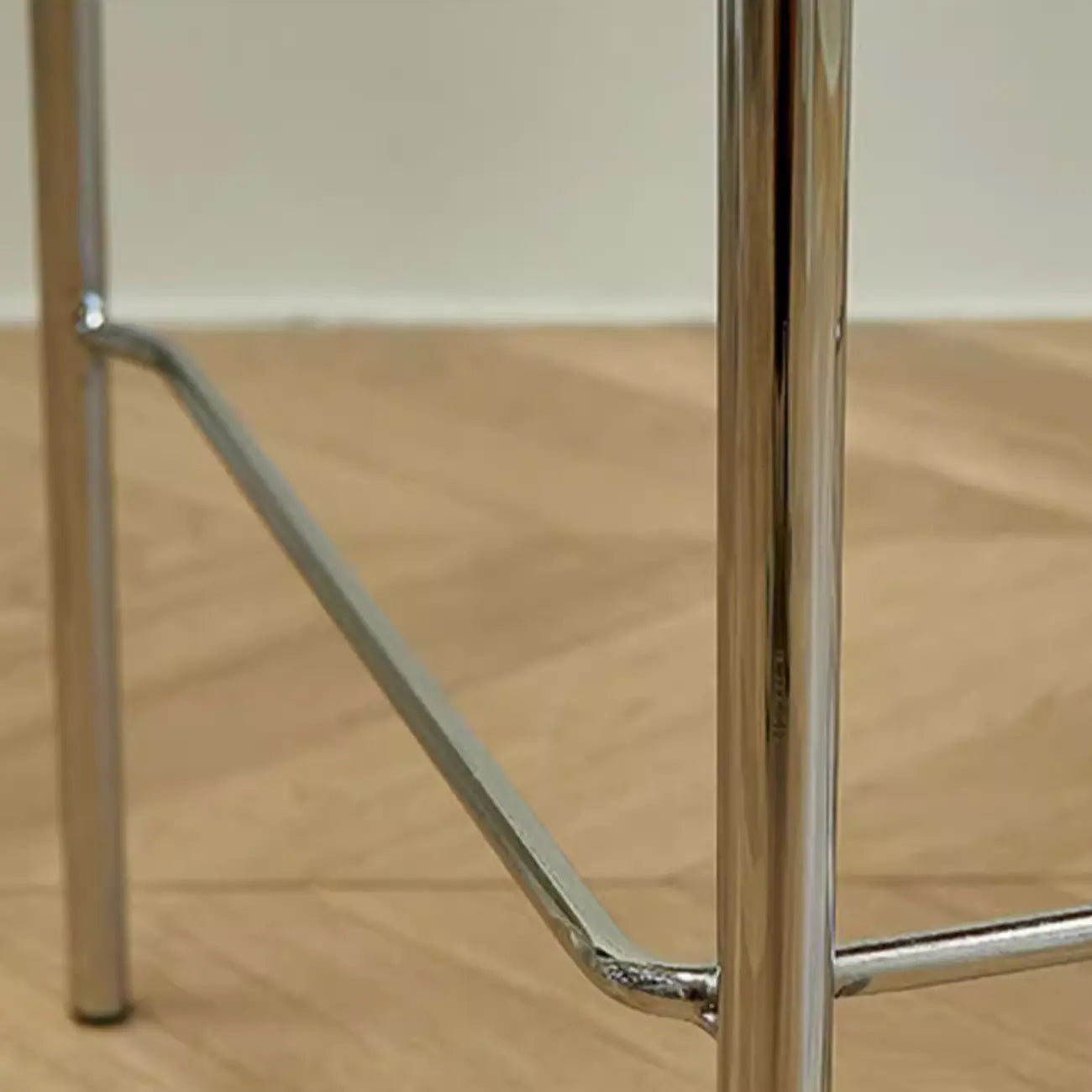 Tabourets de bar industriels en bois avec structure métallique et dossier