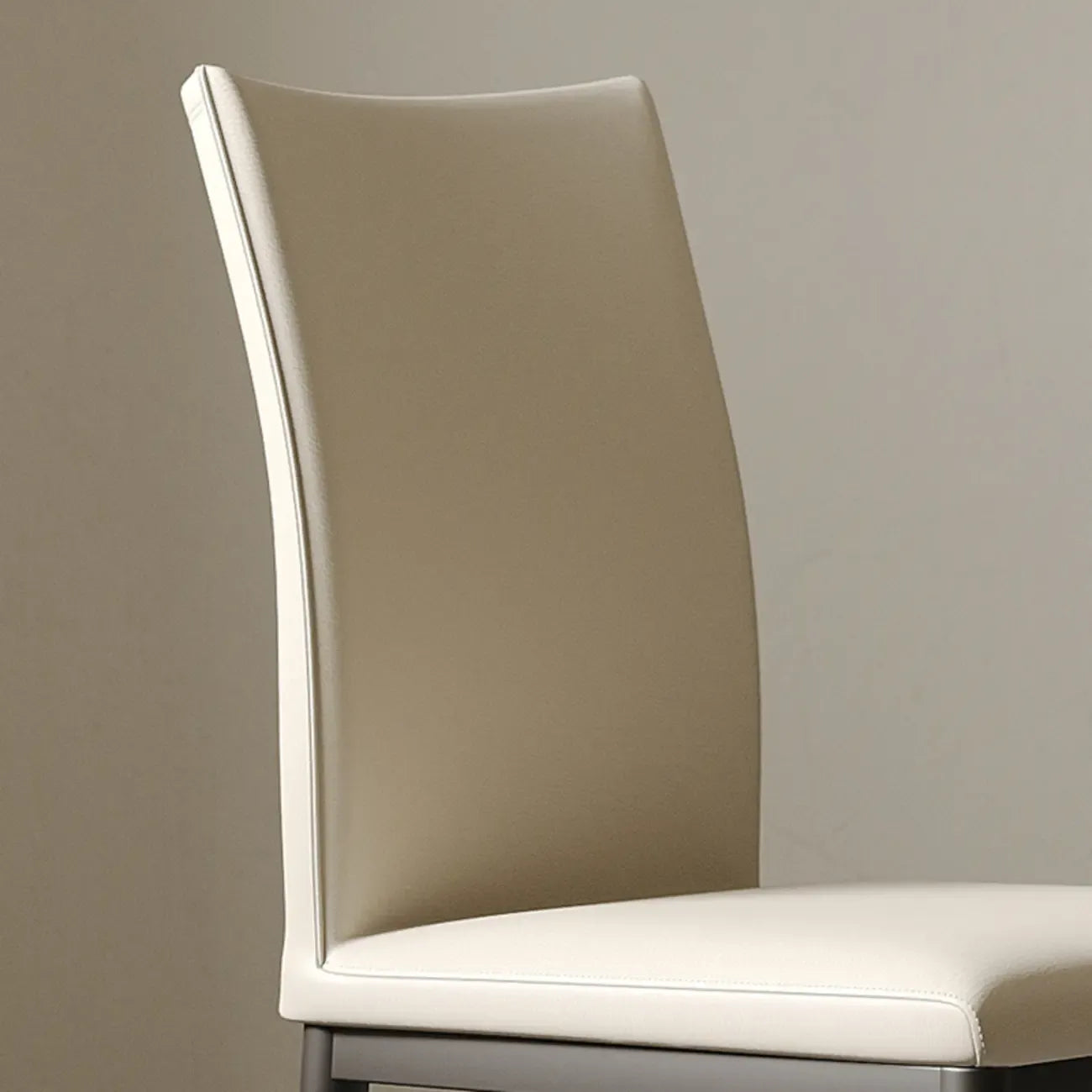 Chaise de salle à manger moderne à dossier solide, revêtue de similicuir