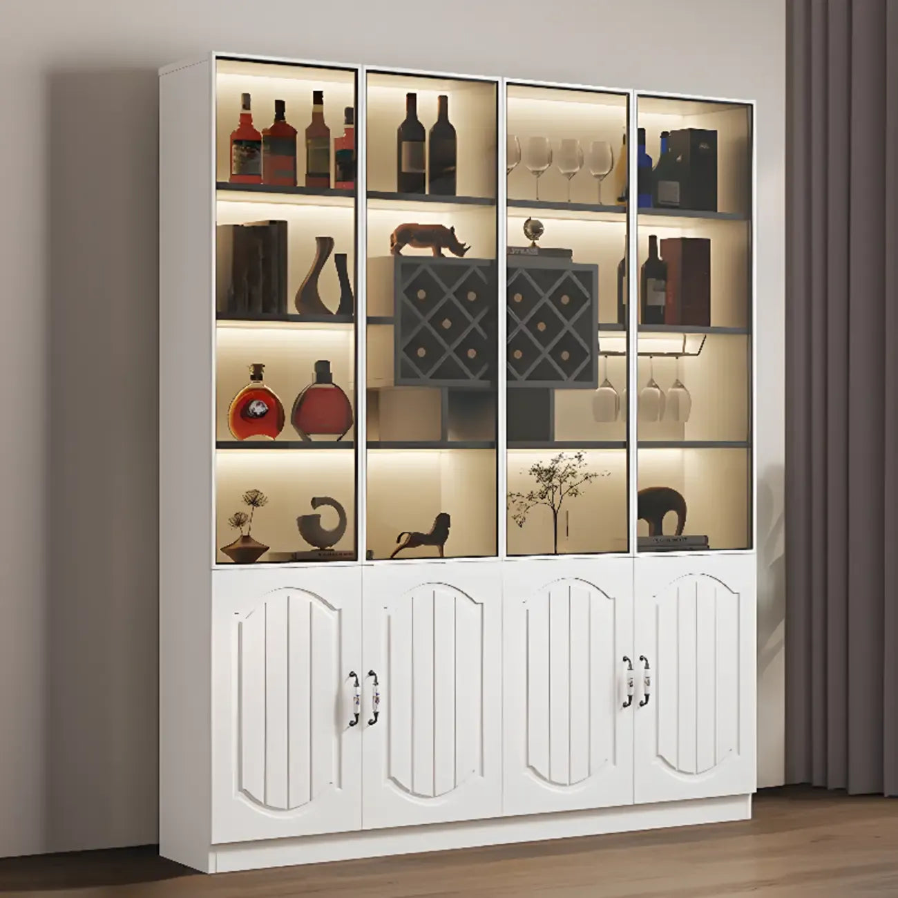 Vitrine en bois noir avec porte vitrée et rangement pour vin