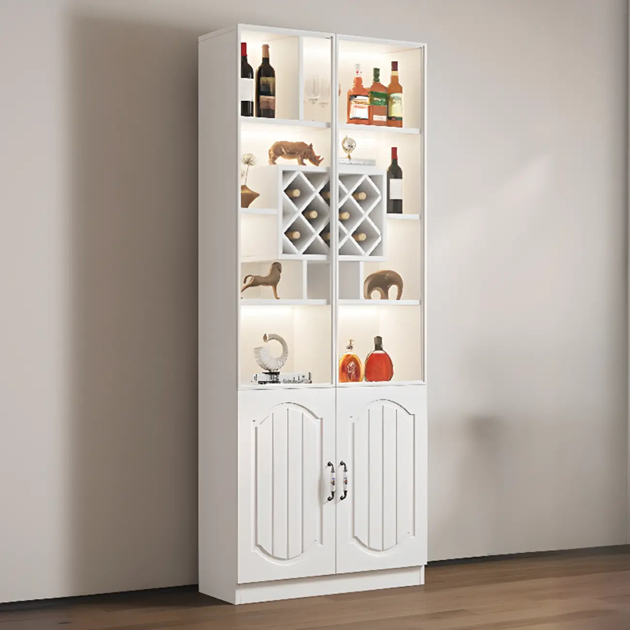 Vitrine en bois noir avec porte vitrée et rangement pour vin