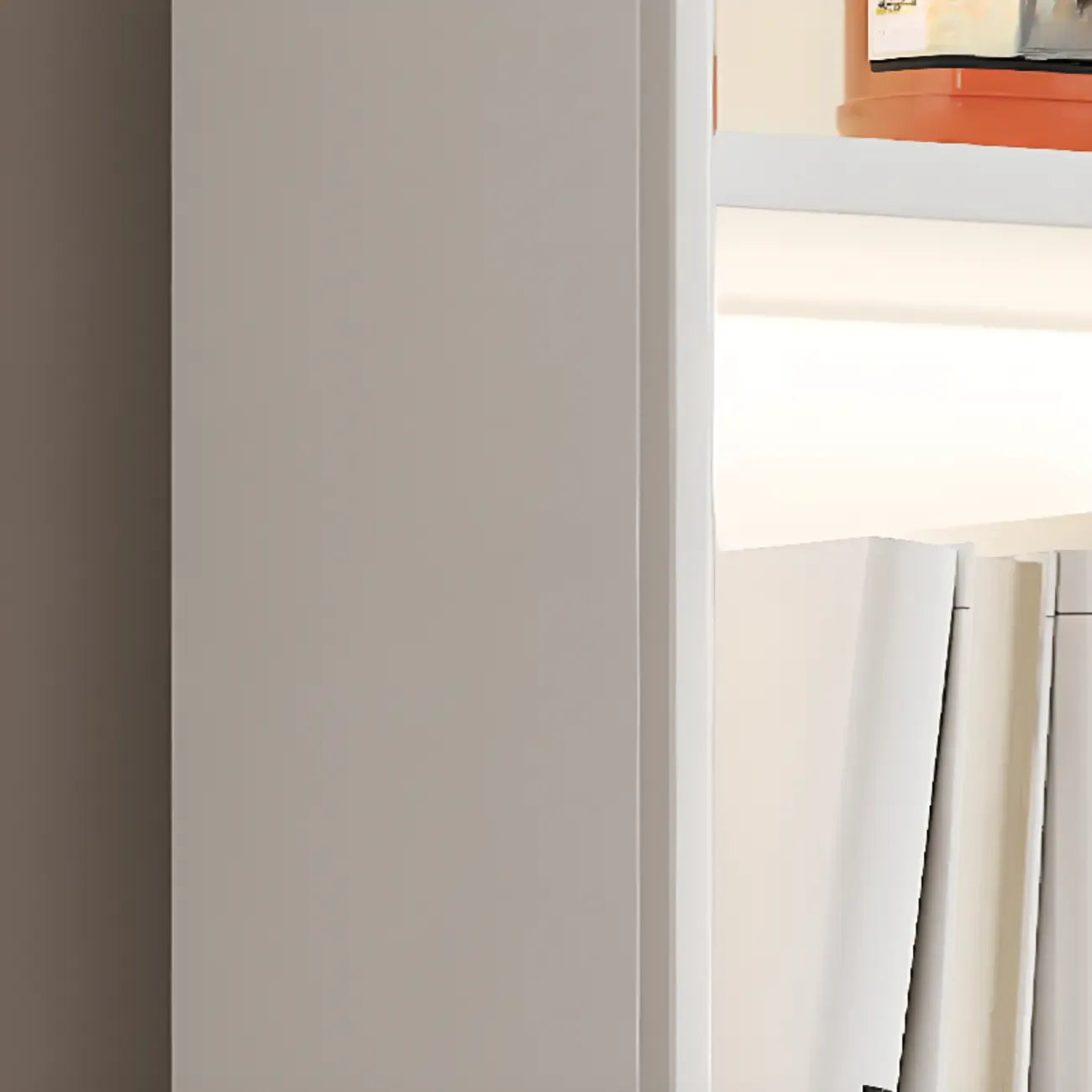 Vitrine en bois noir avec porte vitrée et rangement pour vin