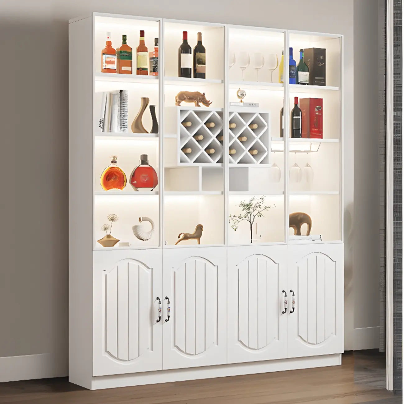 Vitrine en bois noir avec porte vitrée et rangement pour vin