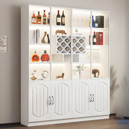 Vitrine en bois noir avec porte vitrée et rangement pour vin