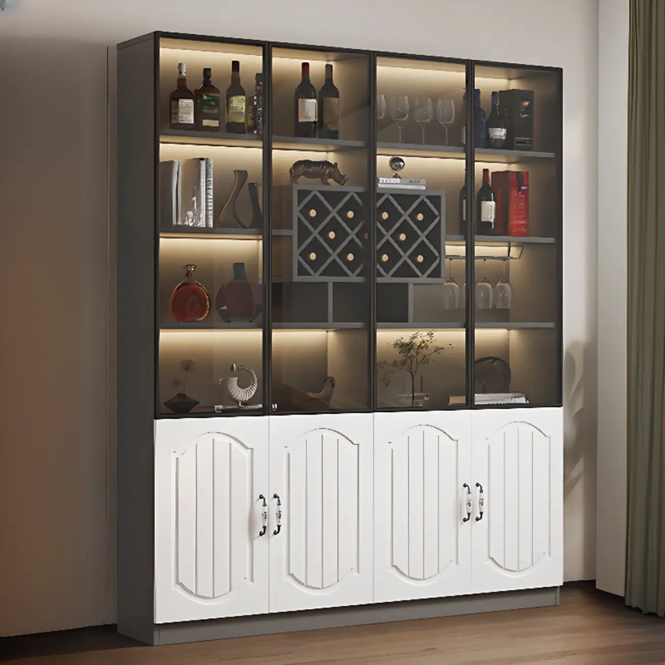 Vitrine en bois noir avec porte vitrée et rangement pour vin