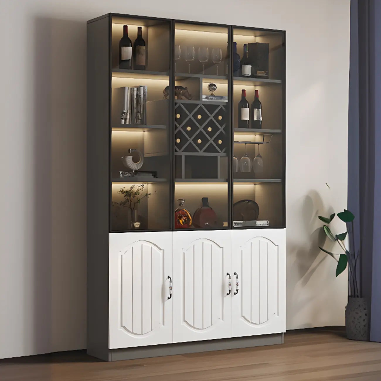 Vitrine en bois noir avec porte vitrée et rangement pour vin