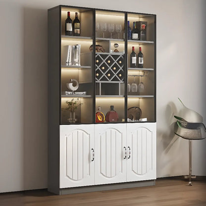 Vitrine en bois noir avec porte vitrée et rangement pour vin