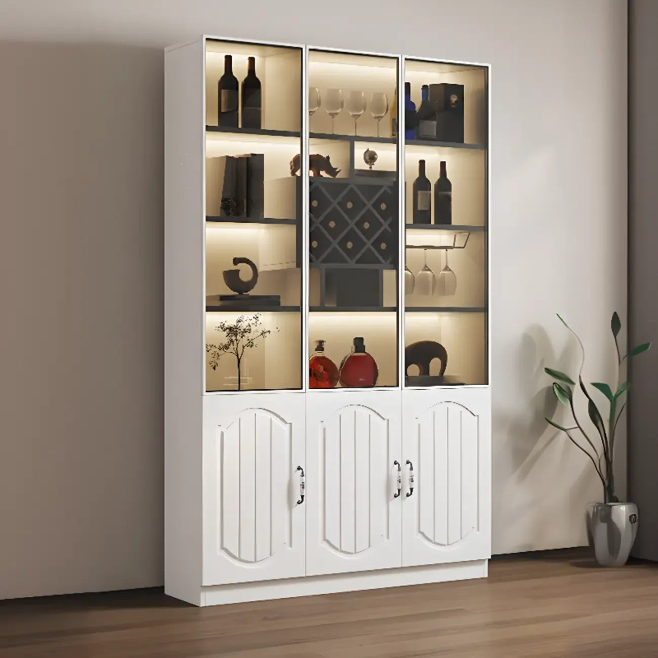 Vitrine en bois noir avec porte vitrée et rangement pour vin