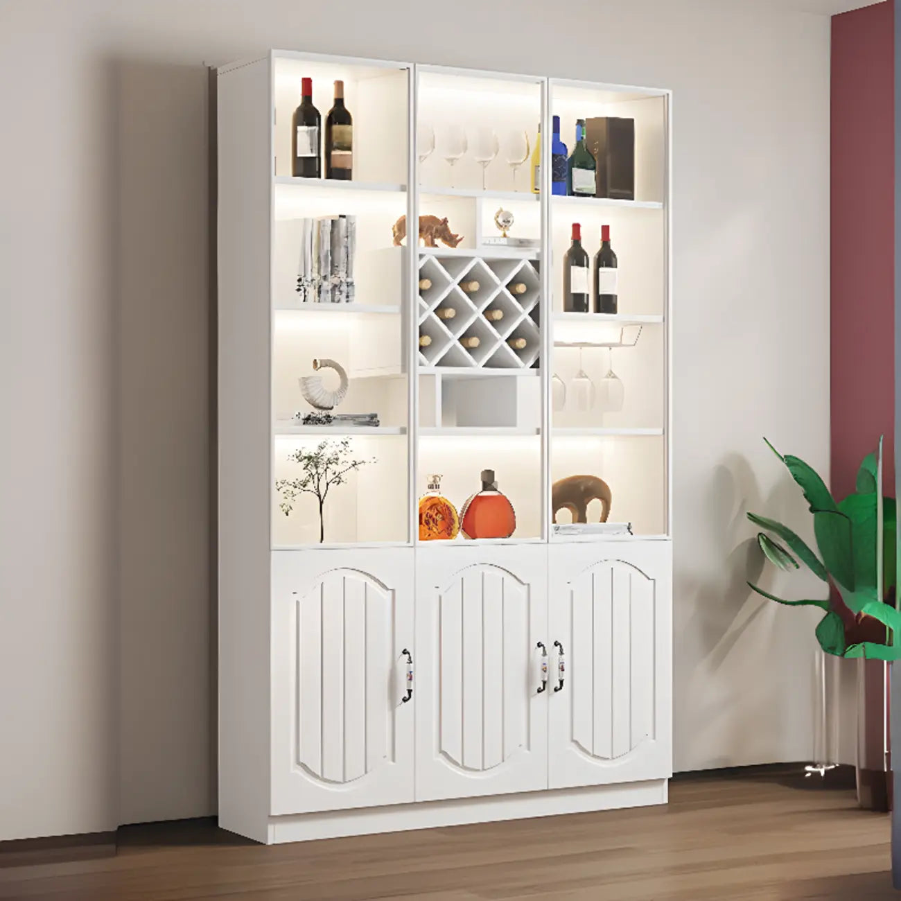 Vitrine en bois noir avec porte vitrée et rangement pour vin