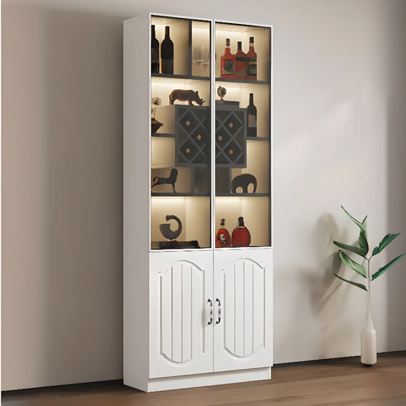 Vitrine en bois noir avec porte vitrée et rangement pour vin