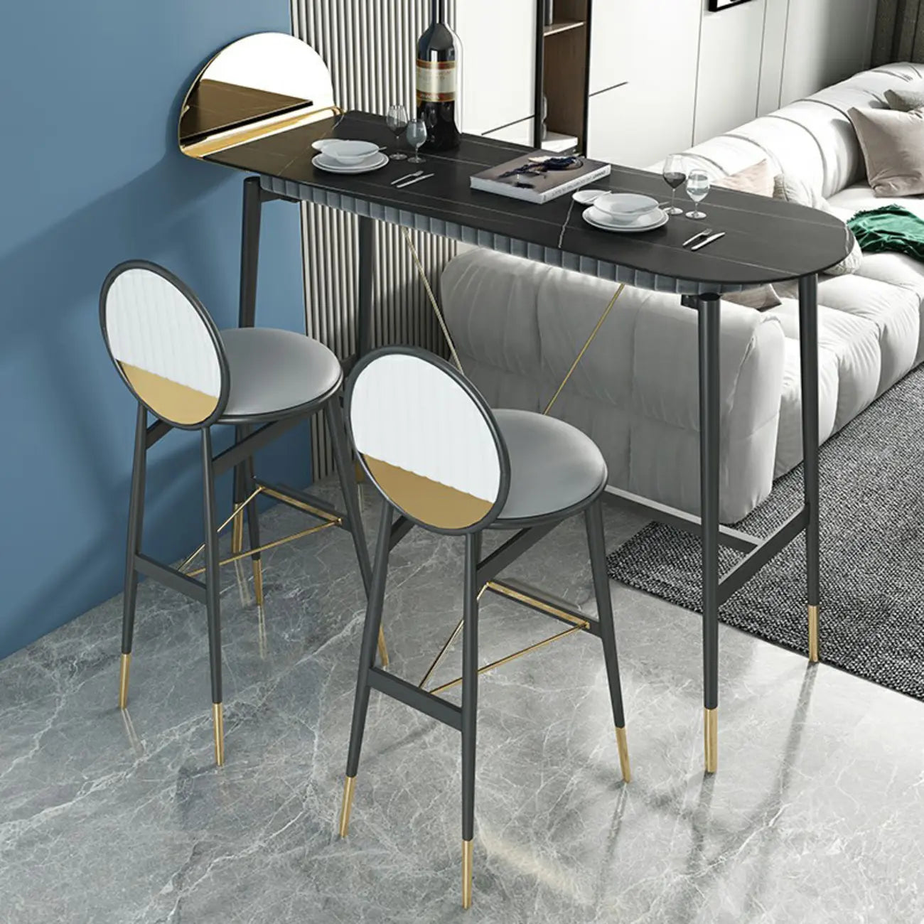 Table de bar design en métal noir avec repose-pieds doré pour intérieur moderne