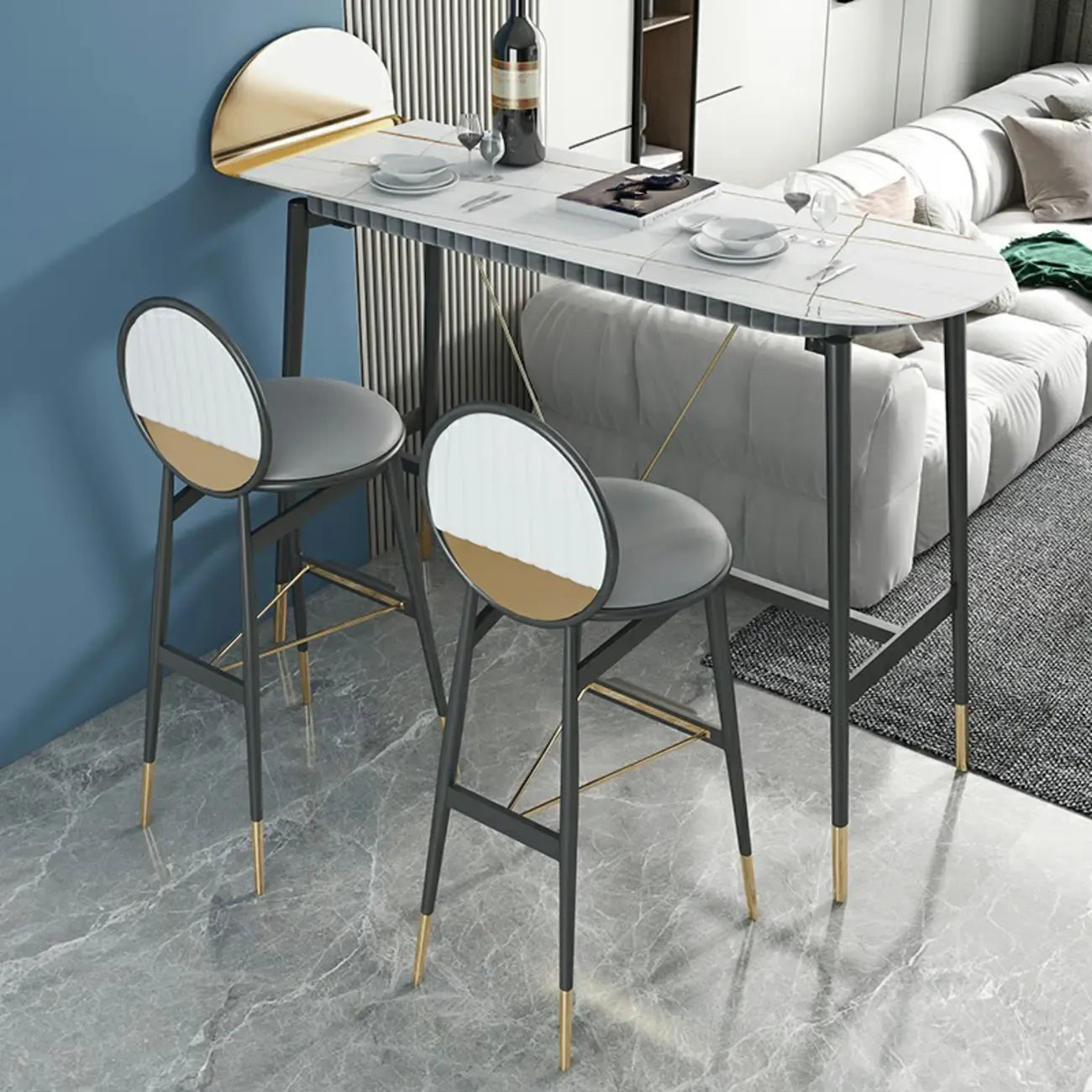 Table de bar design en métal noir avec repose-pieds doré pour intérieur moderne