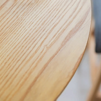 Table de bar moderne en bois avec tabourets ronds pour bistro