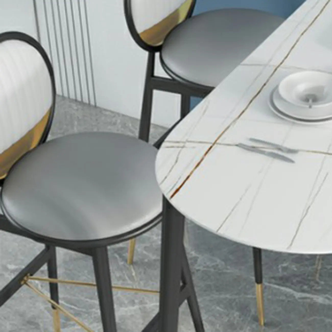 Table de bar design en métal noir avec repose-pieds doré pour intérieur moderne