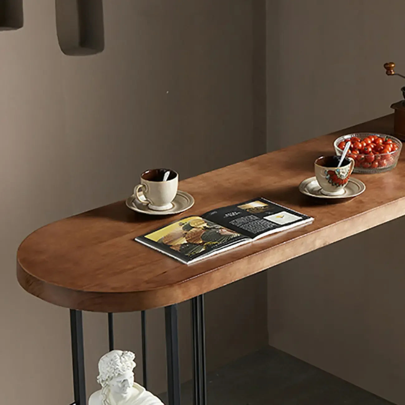Table de bar étroite en bois avec double étagère de rangement