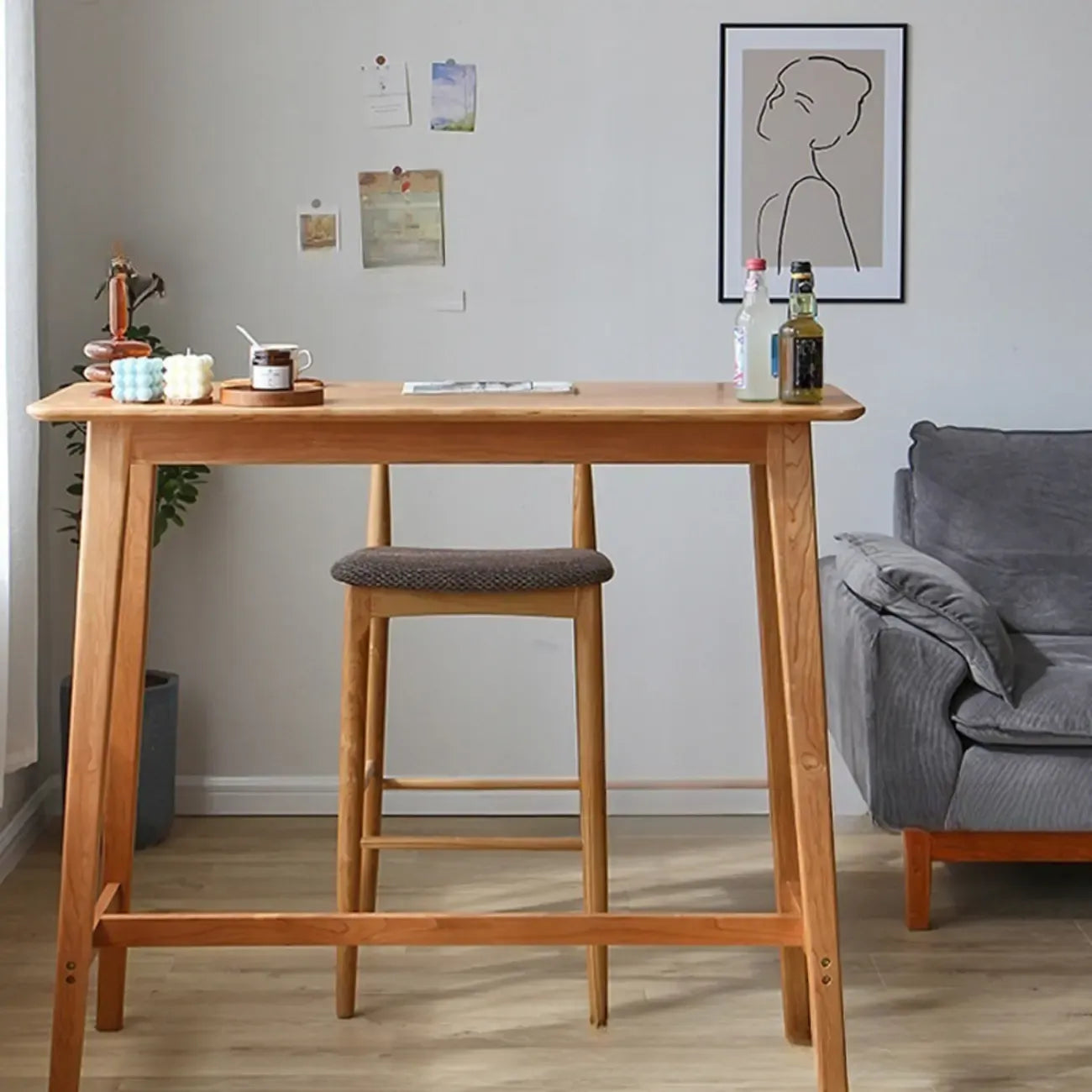 Table de bar rustique en bois massif avec pieds à tréteaux pour une maison moderne