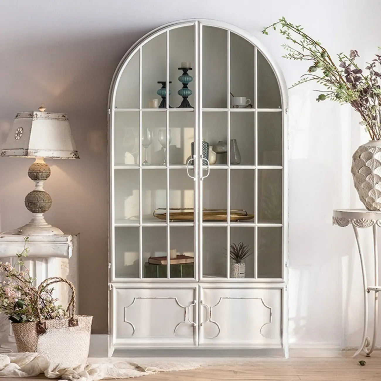 Vitrine élégante en bois et métal incurvée pour cuisine