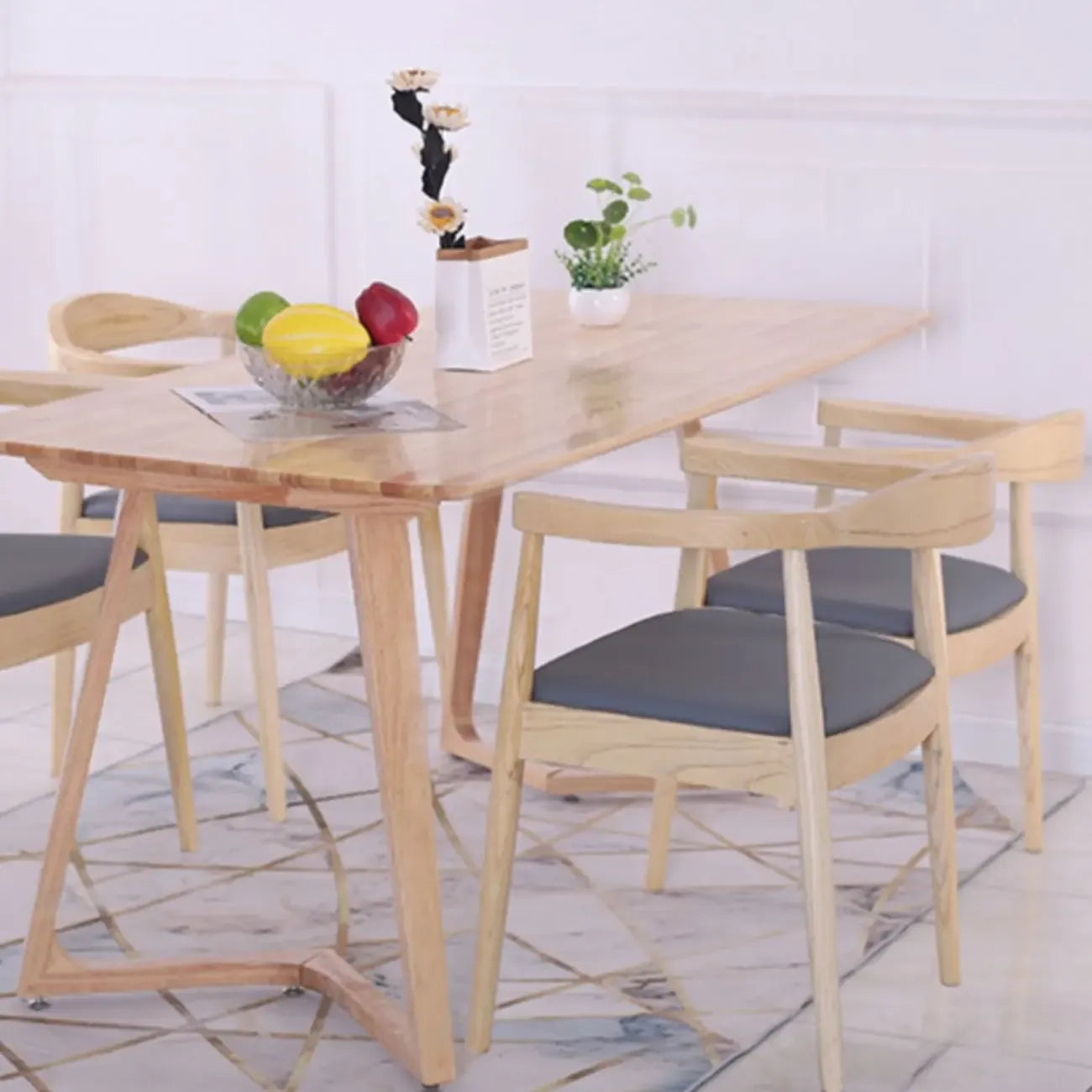 Chaise de salle à manger rembourrée marron avec accoudoirs