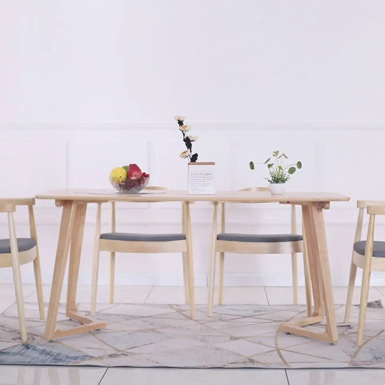 Chaise de salle à manger rembourrée marron avec accoudoirs