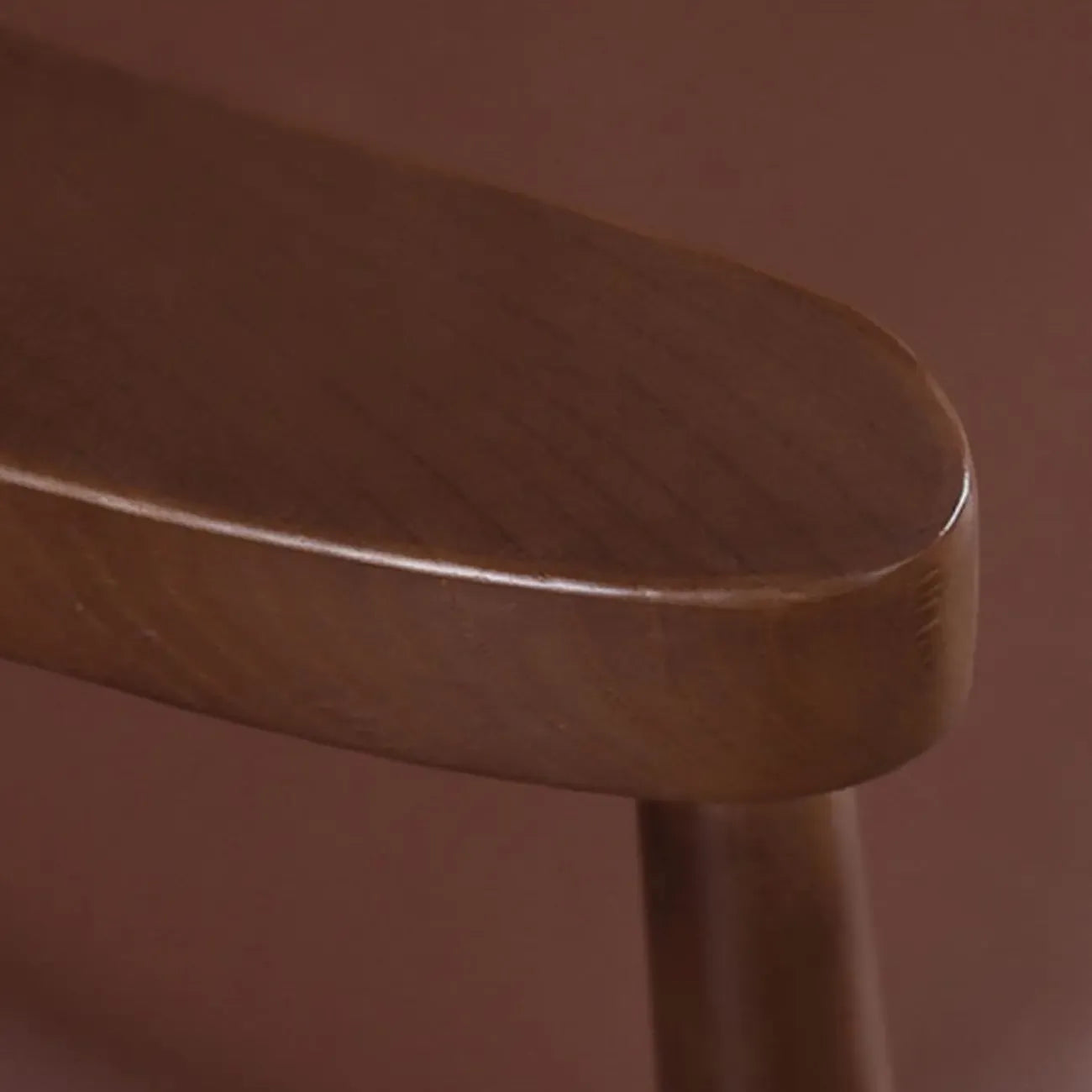 Chaise de salle à manger rembourrée marron avec accoudoirs