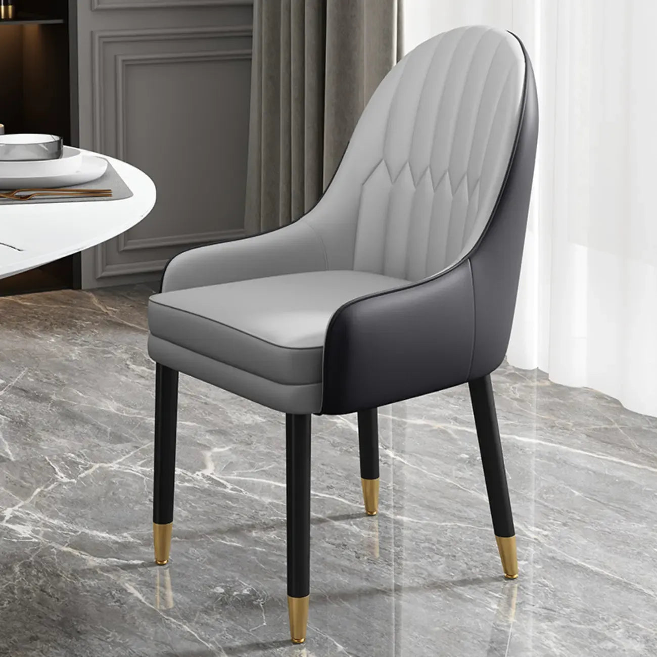 Chaise de salle à manger en similicuir, color block, accoudoirs inclinés et pieds en métal